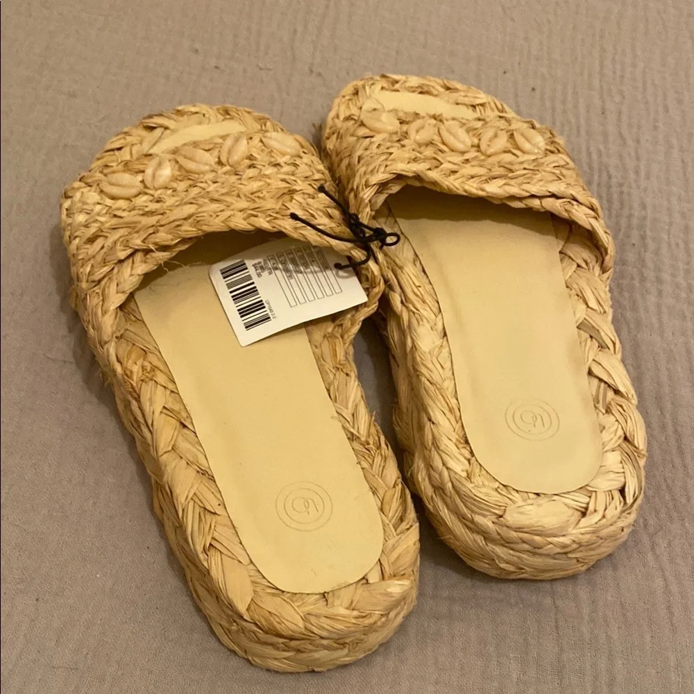 Urban Outfitters Natural Woven Slide Sandals. Size 8 . New